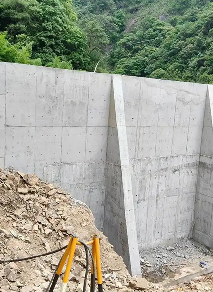 邯郸鸡泽县重力式挡土墙
